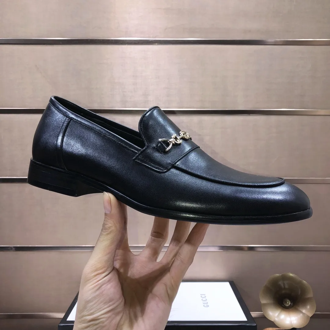 Men's shoes💰500💰Italy's top luxury men's shoe giant (GUCCI) (Gucci) (full cowhide lining) new arrival🍃Original European style🔰 Pleasant to the eye😍In order to make the shoes more durable and non-deformable🌀The production continues to follow traditional methods but there is still no lack of innovation💪Choose original sheepskin for the leather♻️ Smooth and natural And extra bright ⭐Made of imported cowhide, the first choice of rich people 38-45 (45 customized)